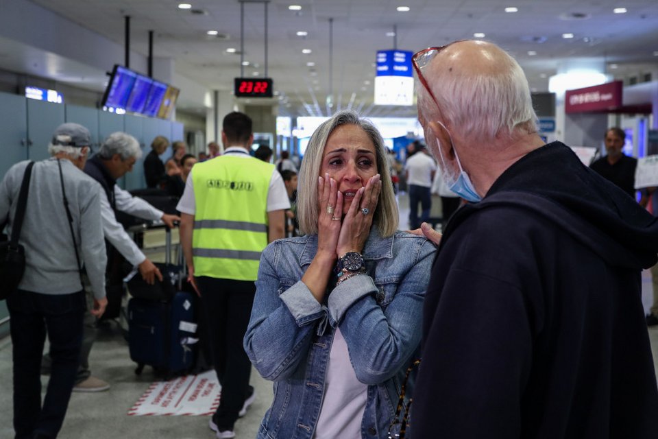 Συγκίνηση στο αεροδρόμιο «Ελ. Βενιζέλος» / Φωτογραφία EUROKINISSI