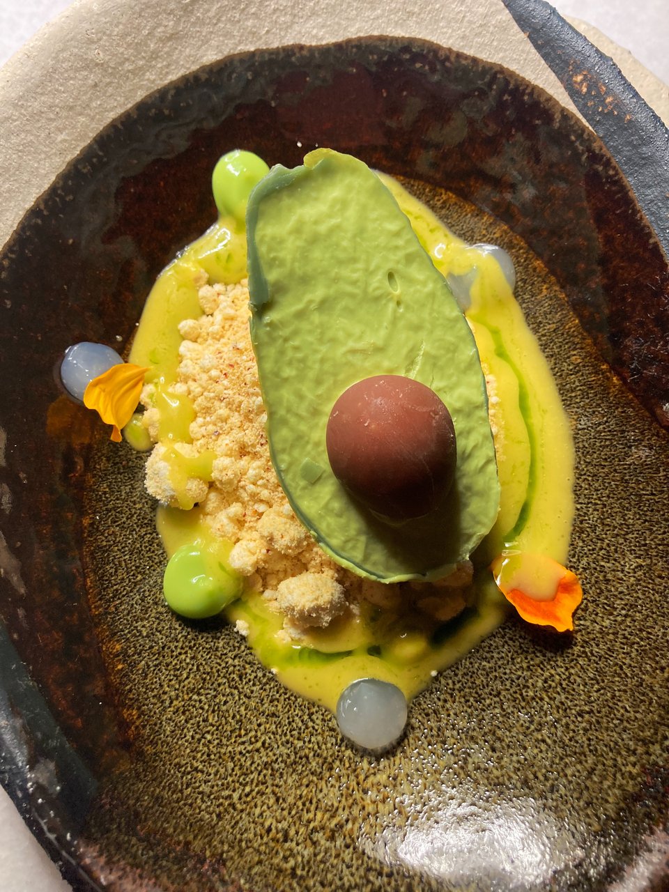 Το εντυπωσιακό γλυκό με το εικονικό αβοκάντο / Φωτογραφία: Μάνος Λειβαδάρος/iefimerida