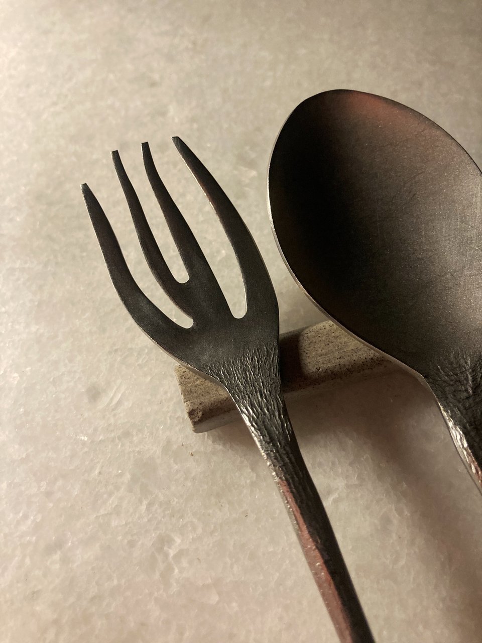 Τα σερβίτσια αποτελούν μέρος της γαστρονομικής παράστασης / Φωτογραφία: Μάνος Λειβαδάρος/iefimerida