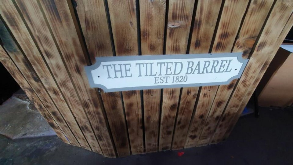 Από το 1820, η λοξή παμπ «Tilted Barrel»