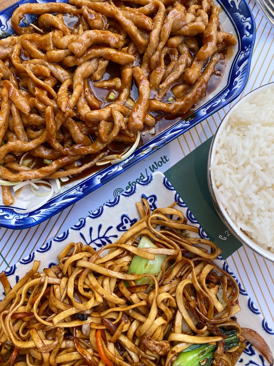 To Cheer, επειδή έχει πιάτα με πολύ καλές τιμές, σου δίνει τη δυνατότητα να δοκιμάσεις περισσότερες γεύσεις / Φωτογραφία: Μάνος Λειβαδάρος/iefimerida