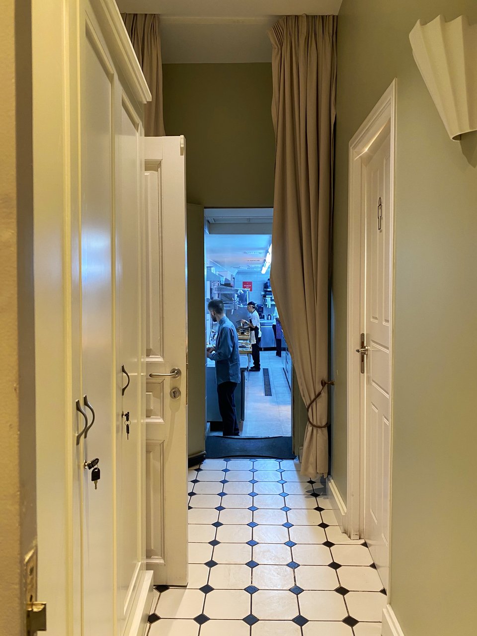 Μια κρυφή ματιά στην κουζίνα του Άλεξ Τσιοτίνη / Φωτογραφία: Μάνος Λειβαδάρος/iefimerida