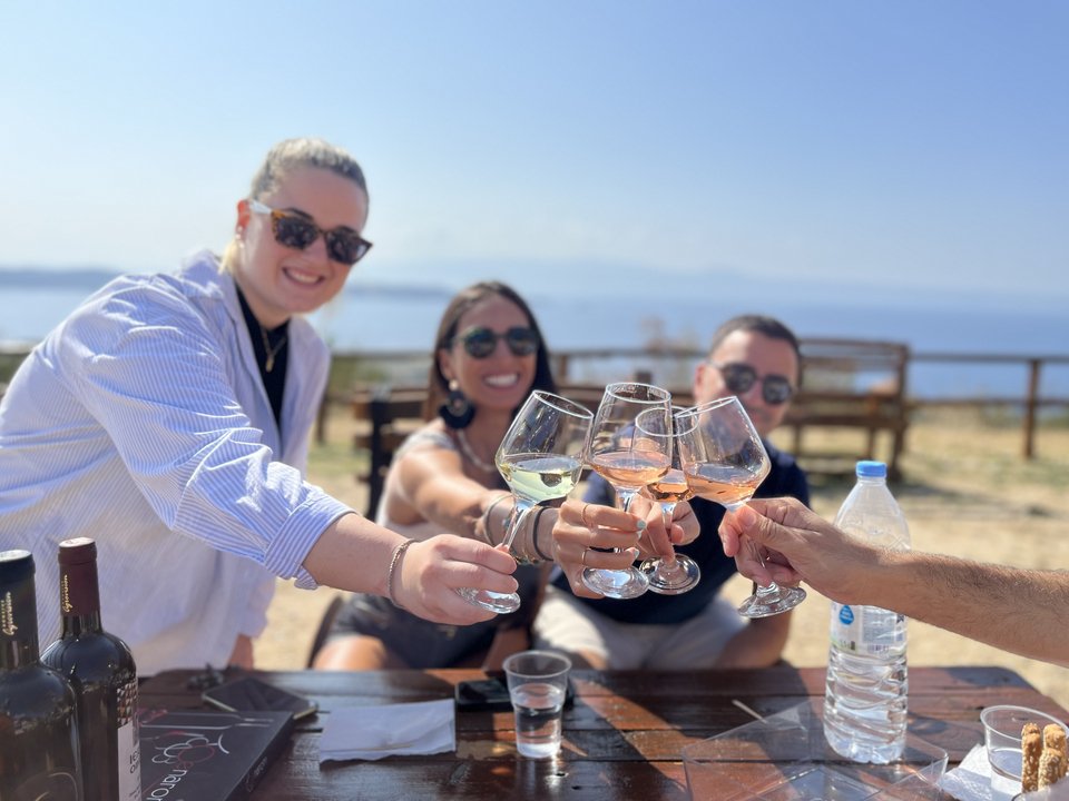 Ιερός τρύγος στον Άθωνα, ένα ταξίδι εξοικείωσης για Λιβανέζους μέσα από ένα ποτήρι κρασί