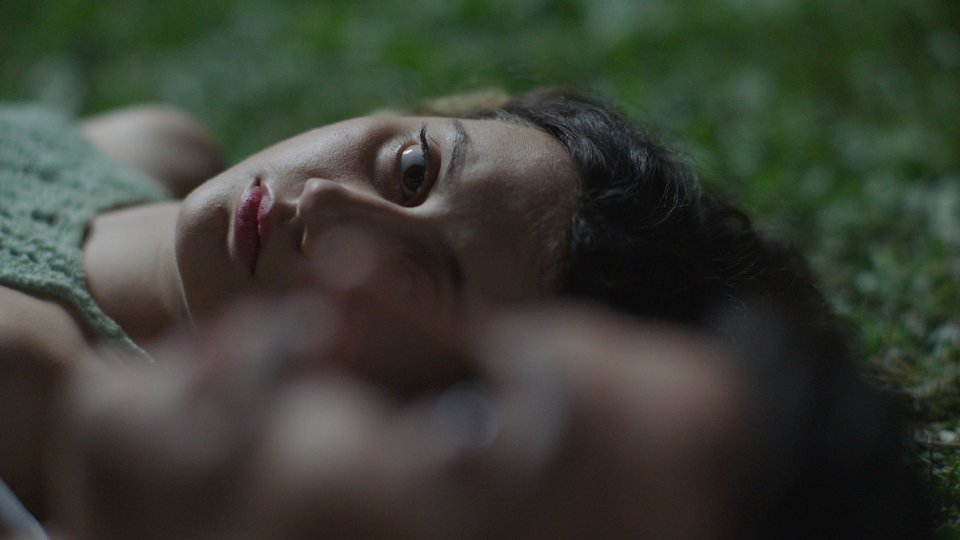 Medium – Σκηνοθεσία: Χριστίνα Ιωακειμίδη