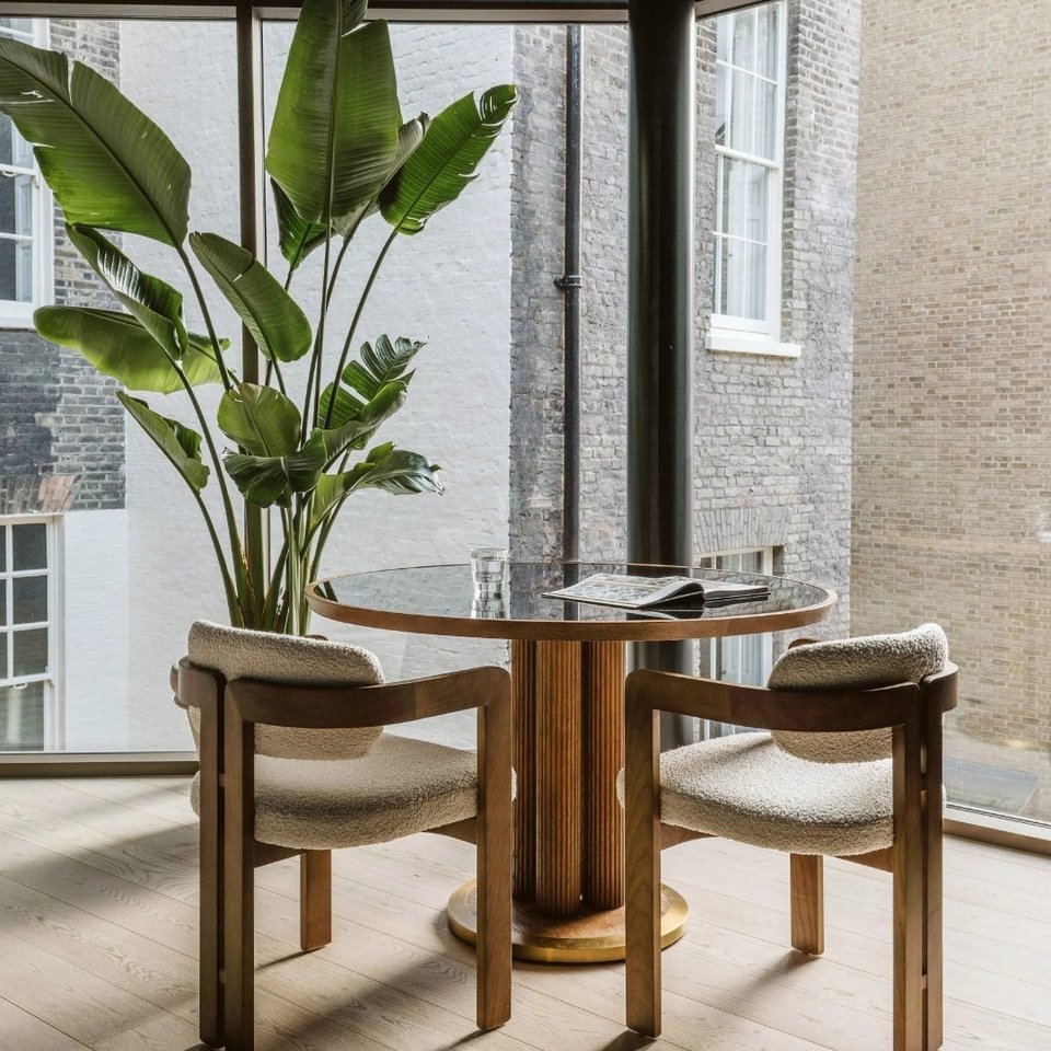 Στη λέσχη γυναίκες που εργάζονται σε υψηλόβαθμες διοικητικές θέσεις σε επιχειρήσεις μπορούν να καλλιεργήσουν σύνδεση μεταξύ τους