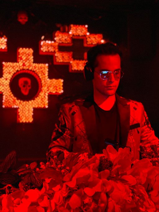 O Y.loh είναι DJ-παραγωγός με έδρα τη Μαδρίτη