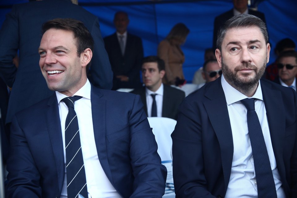 Δυο… ξένοι στην ίδια παρέλαση: Δίπλα-δίπλα Ανδρουλάκης-Κασσελάκης στη Θεσσαλονίκη, κοιτούν αλλού -Φωτογραφία: ΒΑΣΙΛΗΣ ΒΕΡΒΕΡΙΔΗΣ / ΜΟΤΙΟΝ ΤΕΑΜ