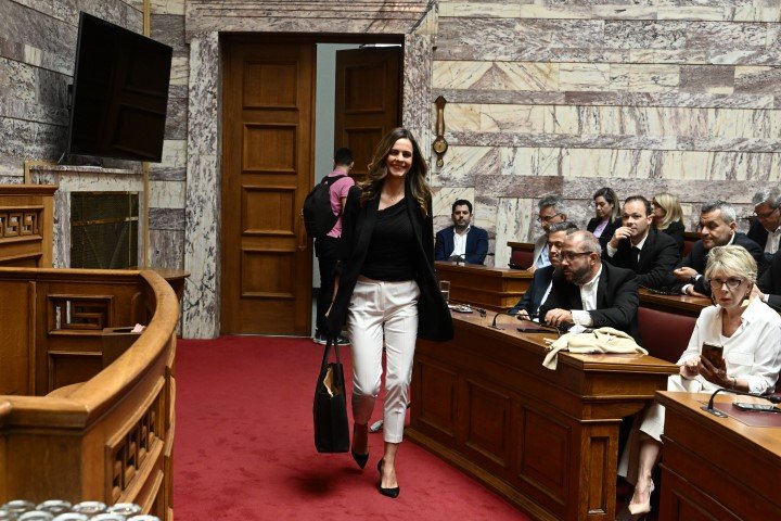 Η Έφη Αχτσιόγλου στην ΚΟ ΣΥΡΙΖΑ / Φωτογραφία: ΤΑΤΙΑΝΑ ΜΠΟΛΑΡΗ/EUROKINISSI