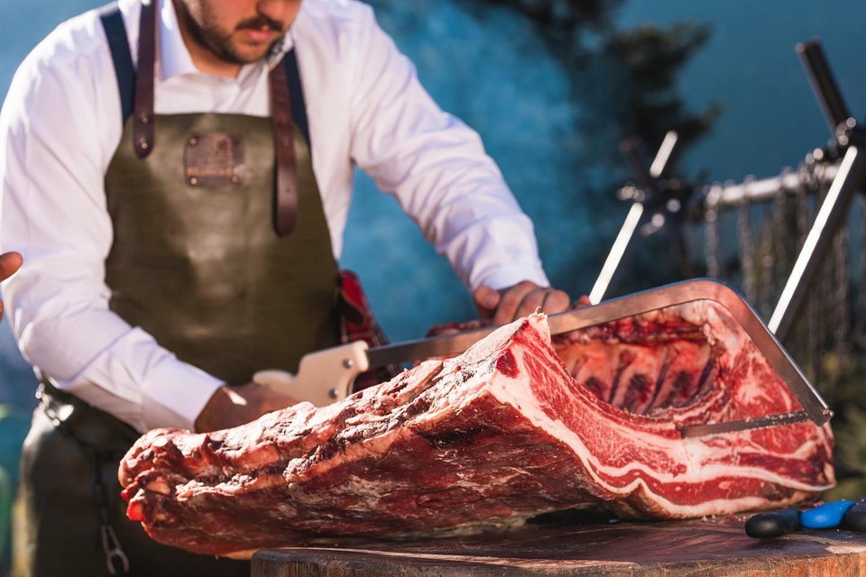 Εκτός από εστιατόριο, το Beastalis λειτουργεί και ως premium κρεοπωλείο / Φωτογραφία: Beastalis/Instagram