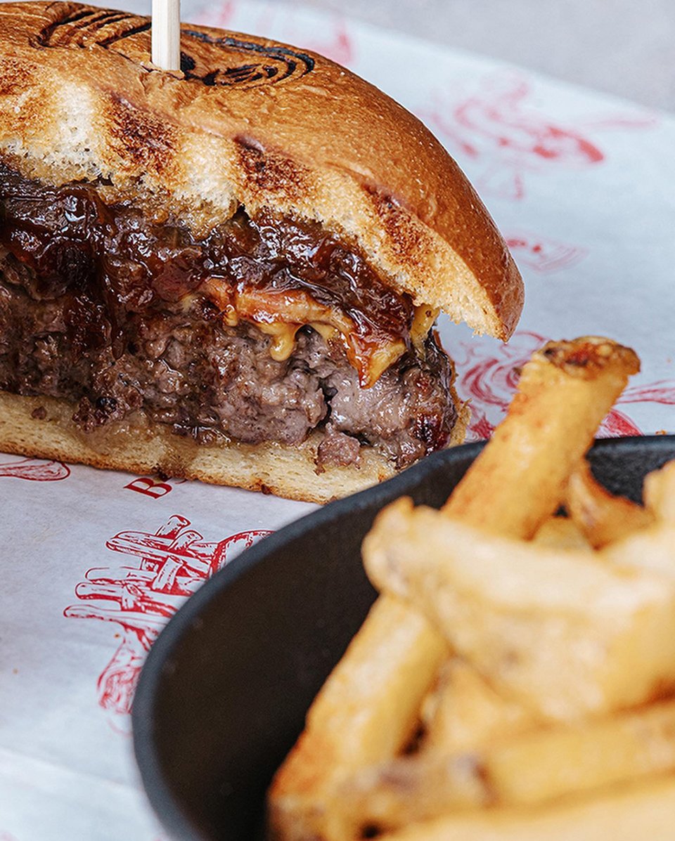 Το burger του Beastalis φημίζεται για το μπιφτέκι του / Φωτογραφία: Beastalis/Instagram