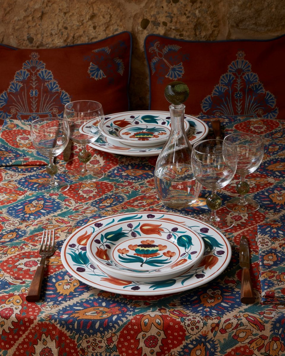 Σερβίτσια και παραδοσιακές μαξιλάρες