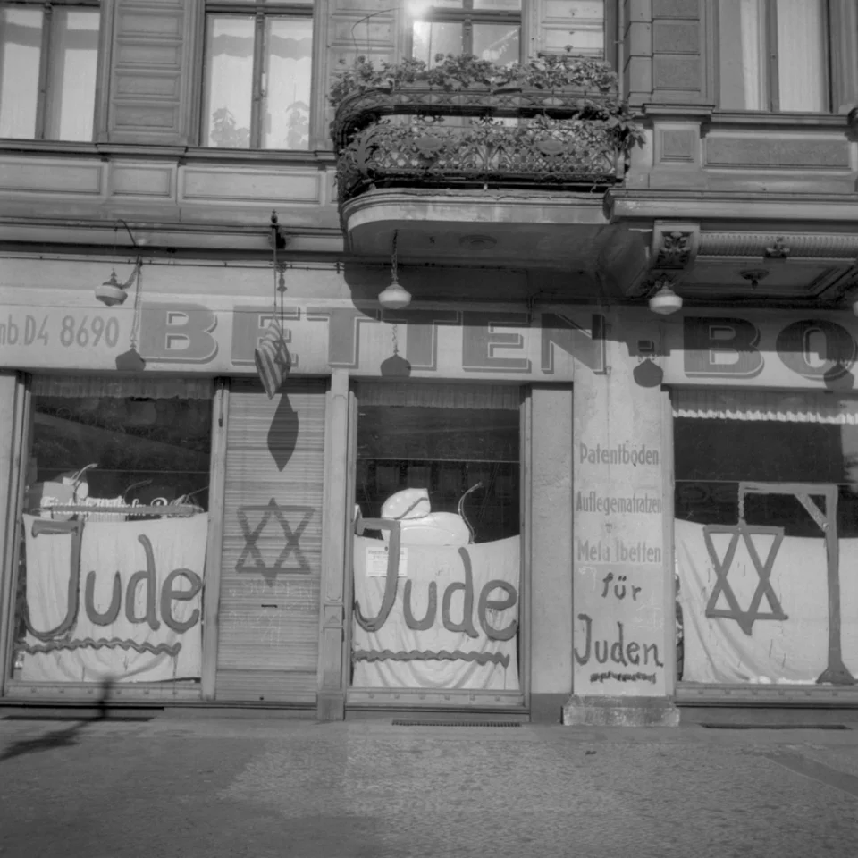 Φωτογραφία από κατάστημα Εβραίου στο Βερολίνο το 1938 