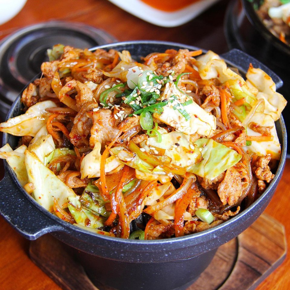 Τα noodles με μοσχάρι και σάλτσα satay / Φωτογραφία: chinasfantasygr/Instagram