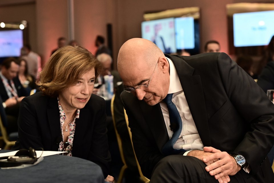 Παρλί και Δένδιας συζητούν