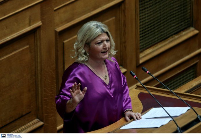 Η Γεωργία Γεννιά στη Βουλή / Φωτογραφία: Intimenews
