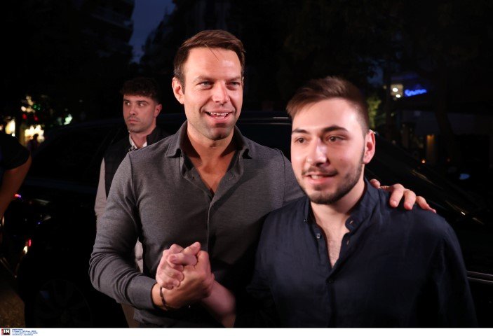 Ο Στέφανος Κασσελάκης με νέους στη Θεσσαλονίκη / Φωτογραφία: ΑΒΡΑΜΙΔΗΣ ΑΛΕΞΑΝΔΡΟΣ 