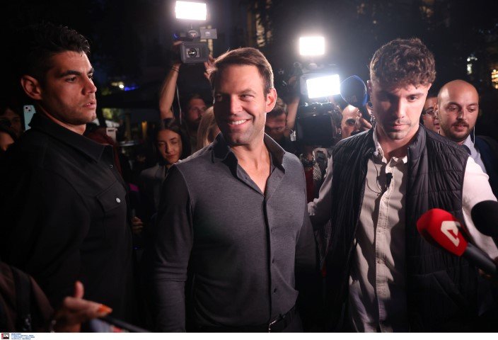 Ο Στέφανος Κασσελάκης με νέους στη Θεσσαλονίκη / Φωτογραφία: ΑΒΡΑΜΙΔΗΣ ΑΛΕΞΑΝΔΡΟΣ 