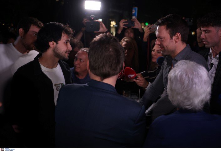 Ο Στέφανος Κασσελάκης με νέους στη Θεσσαλονίκη / Φωτογραφία: ΑΒΡΑΜΙΔΗΣ ΑΛΕΞΑΝΔΡΟΣ 