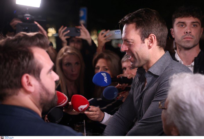 Ο Στέφανος Κασσελάκης με νέους στη Θεσσαλονίκη / Φωτογραφία: ΑΒΡΑΜΙΔΗΣ ΑΛΕΞΑΝΔΡΟΣ 