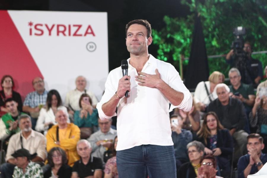 Ο Στέφανος Κασσελάκης στην ομιλία του στο Κερατσίνι