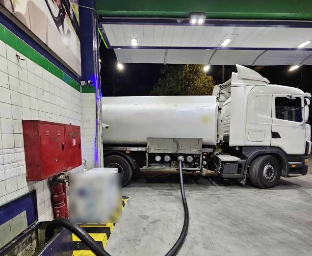 Contrabanda cu solvenți chimici în combustibili: 3 arestări și confiscări impresionante -Video si Foto