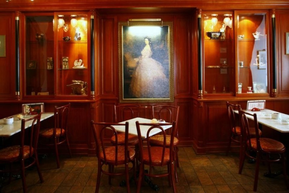 Το εσωτερικό του Café Mayer