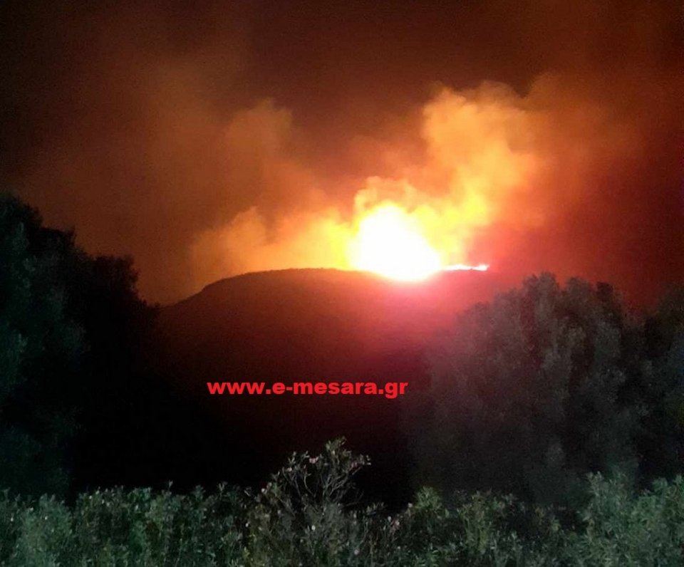 Η μεγάλη φωτιά στη Μεσαρά / Φωτογραφία e-mesara.gr