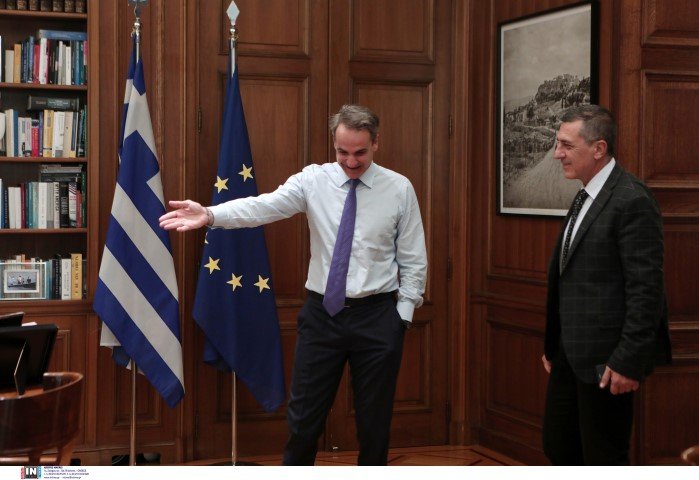 Ο Κυριάκος Μητσοτάκης υποδέχεται τον νέο περιφερειάρχη Θεσσαλίας, Δημήτρη Κουρέτα, στο γραφείο του / Φωτογραφία: Intimenews/ΠΕΡΙΣΤΕΡΗΣ ΔΗΜΗΤΡΗΣ