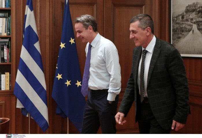Ο Κυριάκος Μητσοτάκης υποδέχεται τον νέο περιφερειάρχη Θεσσαλίας, Δημήτρη Κουρέτα, στο γραφείο του / Φωτογραφία: Intimenews/ΠΕΡΙΣΤΕΡΗΣ ΔΗΜΗΤΡΗΣ