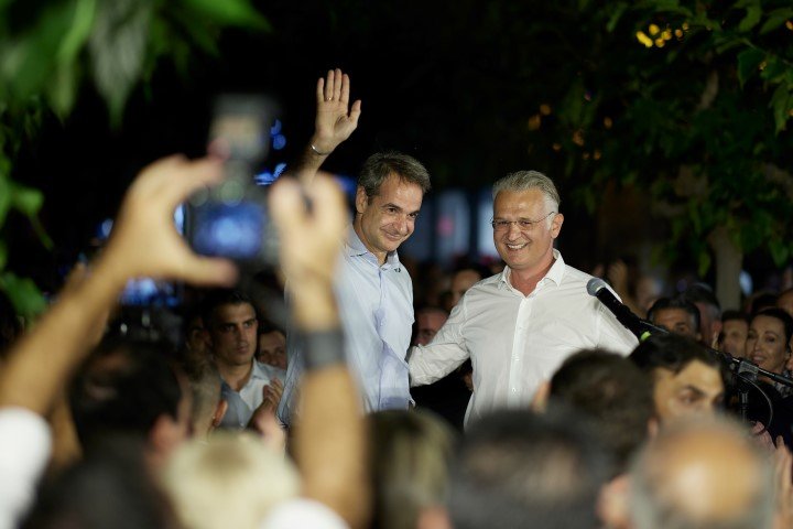 Ο Κυριάκος Μητσοτάκης με τον Δημήτρη Πτωχό / Φωτογραφία: ΔΗΜΗΤΡΗΣ ΠΑΠΑΜΗΤΣΟΣ/ΓΡΑΦΕΙΟ ΤΥΠΟΥ ΠΡΩΘΥΠΟΥΡΓΟΥ