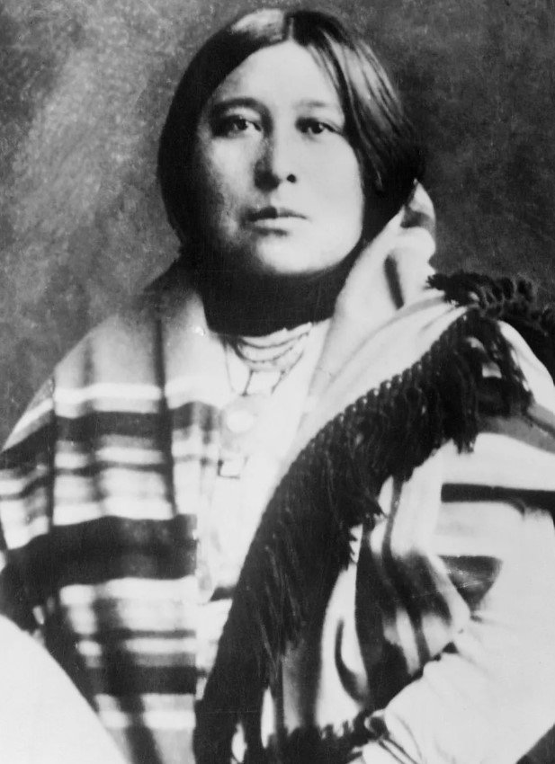 Στο κέντρο του Killers of the Flower Moon βρίσκεται η Mollie Burkhart (την οποία υποδύεται η Lily Gladstone στην ταινία)