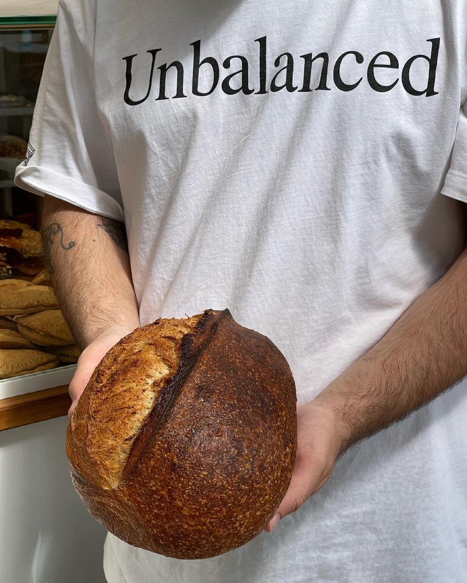 To καρβέλι ψωμιού με προζύμι / Φωτογραφία: ovenvoula/Instagram