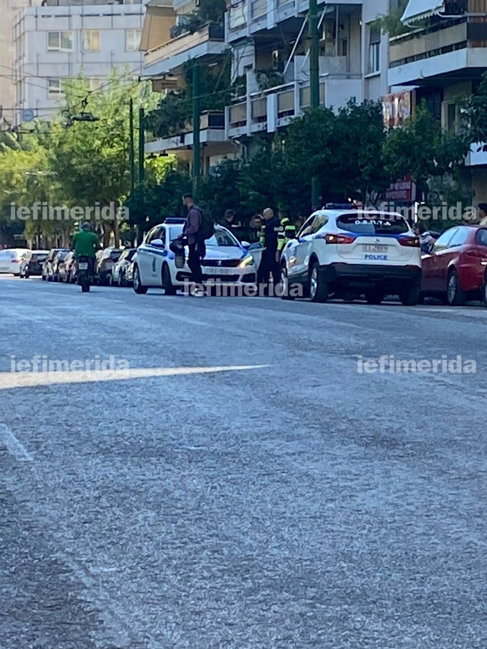 Αστυνομικοί στο σημείο όπου έγινε το συμβάν / Φωτογραφία: iefimerida.gr