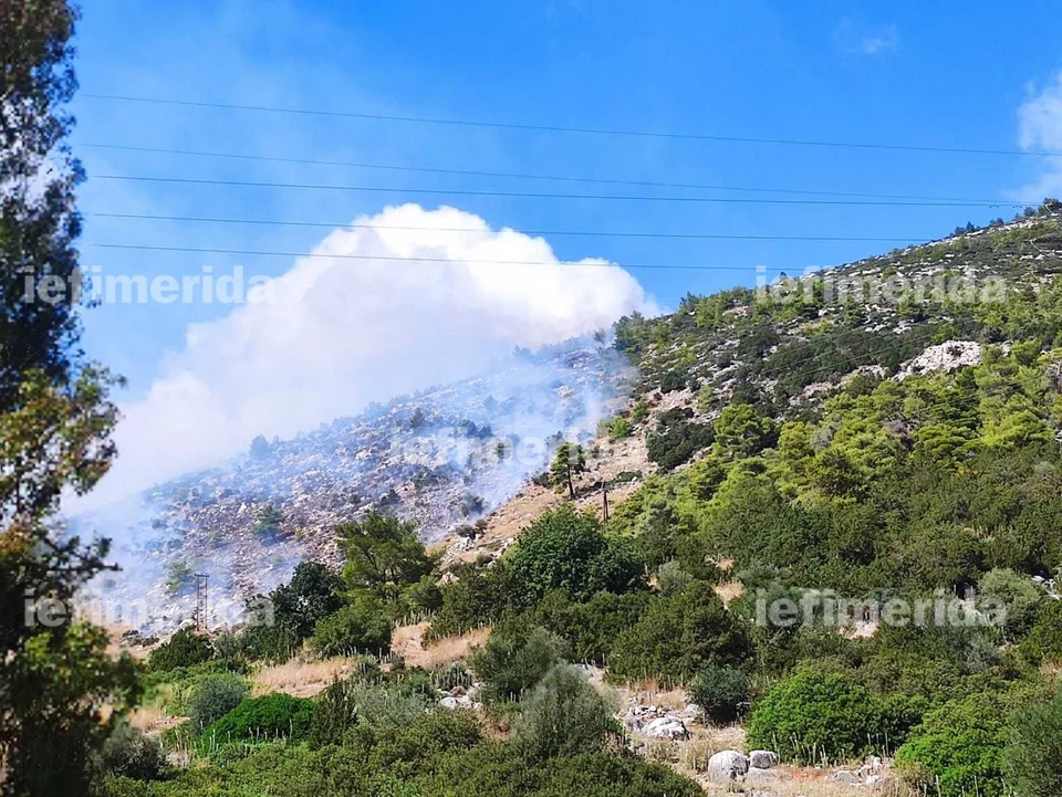O alarmă de incendiu a fost declanșată în Nea Makri - Circulația rutieră oprită pe bulevardul Dionysos
