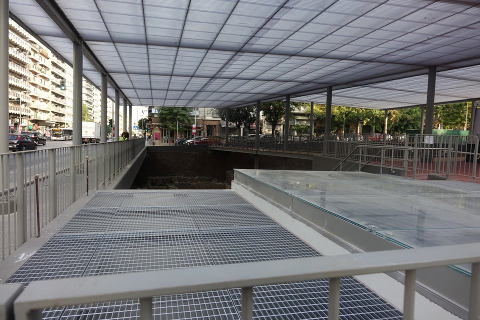 Αρχαιολογικός χώρος στη Βόρεια Είσοδο του Σταθμού Αγίας Σοφίας. Άποψη στεγάστρου 