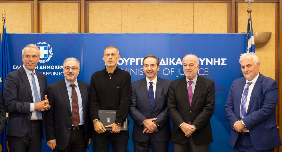 Υπεγράφη το οριστικό συμβόλαιο για την ανέγερση και αγορά από το ΤΑ.Χ.ΔΙ.Κ. του νέου Δικαστικού Μεγάρου Πειραιά