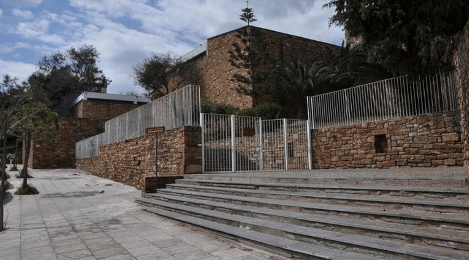 Άποψη εξωτερικού χώρου Αρχαιολογικού Μουσείου Χίου