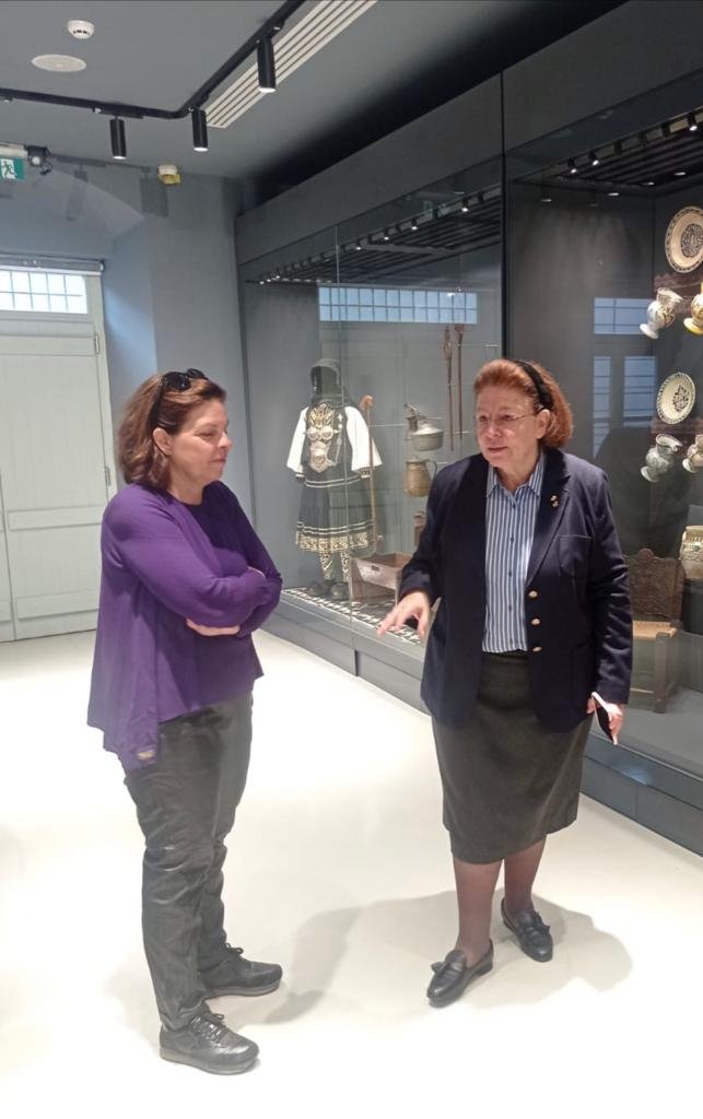 Η Υπουργός Πολιτισμού Λίνα Μενδώνη επικεφαλής υπηρεσιακού κλιμακίου του Υπουργείου Πολιτισμού, πραγματοποίησε αυτοψία στο Μουσείο Νεότερου Ελληνικού Πολιτισμού (ΜΝΕΠ), στην Πλάκα