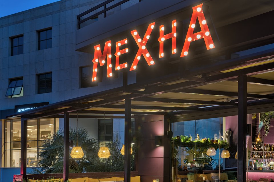 Σε ένα προνομιακό location, το εστιατόριο Mexha βρίσκεται στην καρδιά του ελληνικού City και γι΄αυτό είναι ιδανικό για business lunch αλλά και after office εξόδους.