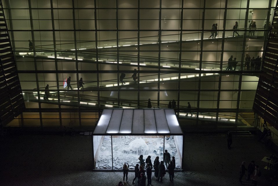 .AS ONE, 2016 | Aνάθεση και διοργάνωση NEON + Marina Abramović Institute | Θοδωρής Τράμπας, Παγγαία, 2016 | Μουσείο Μπενάκη, Αθήνα | Φωτογραφία © Ναταλία Τσουκαλά