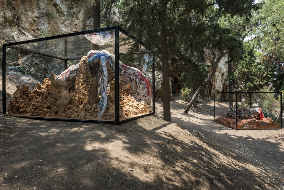 Adrián Villar Rojas, The Theater of Disappearance, 2017 | Ο ΝΕΟΝ στο Εθνικό Αστεροσκοπείο Αθηνών, Λόφος Νυμφών | Φωτογραφία © Πάνος Κοκκινιάς | Ευγενική παραχώρηση NEON και ο καλλιτέχνης