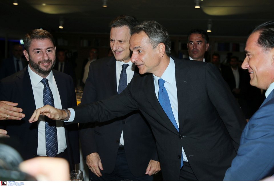 Ο πρωθυπουργός Κυριάκος Μητσοτάκης, ο πρόεδρος του ΠΑΣΟΚ Νίκος Ανδρουλάκης, ο υπουργός Εργασίας Άδωνις Γεωργιάδης και ο υπουργός Περιβάλλοντος και Ενέργειας Θεόδωρος Σκυλακάκης / Φωτογραφία: Intime-ΚΑΜΣΗΣ ΔΗΜΟΣΘΕΝΗΣ