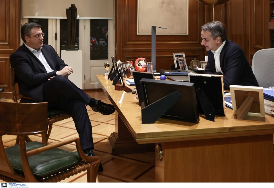 Ο Κυριάκος Μητσοτάκης υποδέχτηκε στο Μέγαρο Μαξίμου τον περιφερειάρχη Κεντρικής Μακεδονίας Απόστολο Τζιτζικώστα / Φωτογραφία: Intime-ΛΙΑΚΟΣ ΓΙΑΝΝΗΣ  