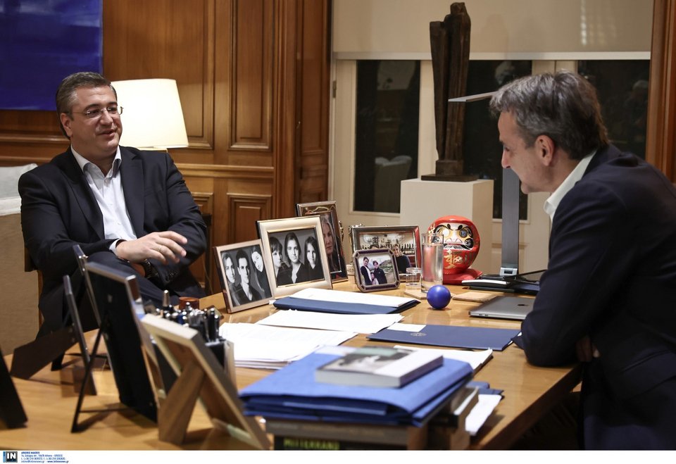 Ο Κυριάκος Μητσοτάκης υποδέχτηκε στο Μέγαρο Μαξίμου τον περιφερειάρχη Κεντρικής Μακεδονίας Απόστολο Τζιτζικώστα / Φωτογραφία: Intime-ΛΙΑΚΟΣ ΓΙΑΝΝΗΣ 