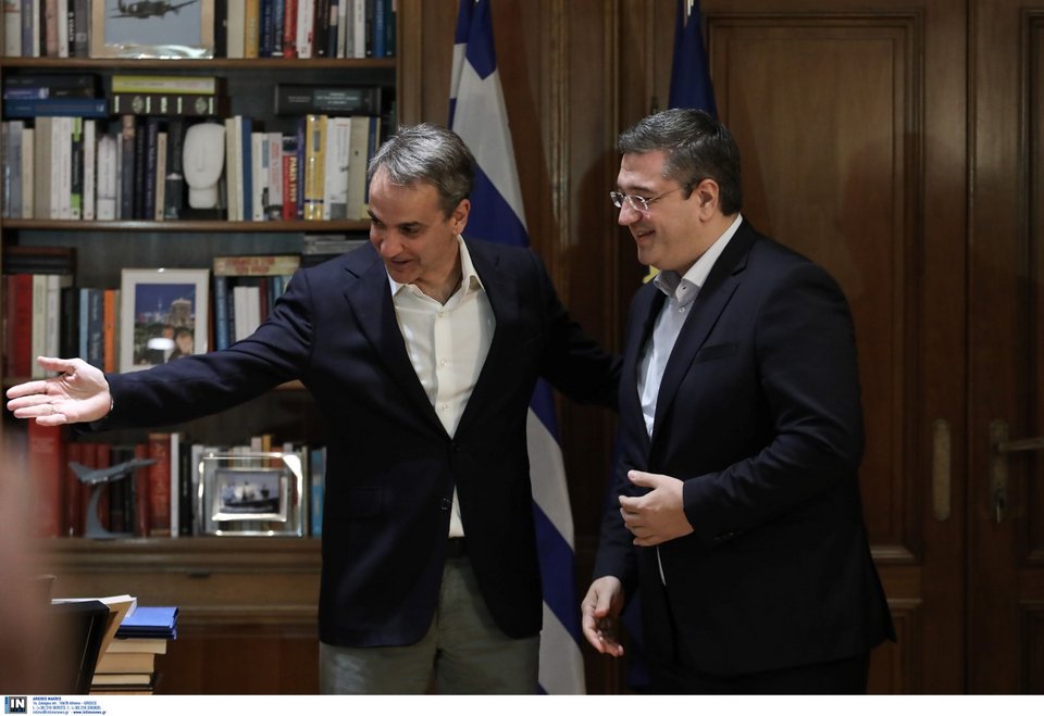 Ο Κυριάκος Μητσοτάκης υποδέχτηκε στο Μέγαρο Μαξίμου τον περιφερειάρχη Κεντρικής Μακεδονίας Απόστολο Τζιτζικώστα / Φωτογραφία: Intime-ΛΙΑΚΟΣ ΓΙΑΝΝΗΣ 