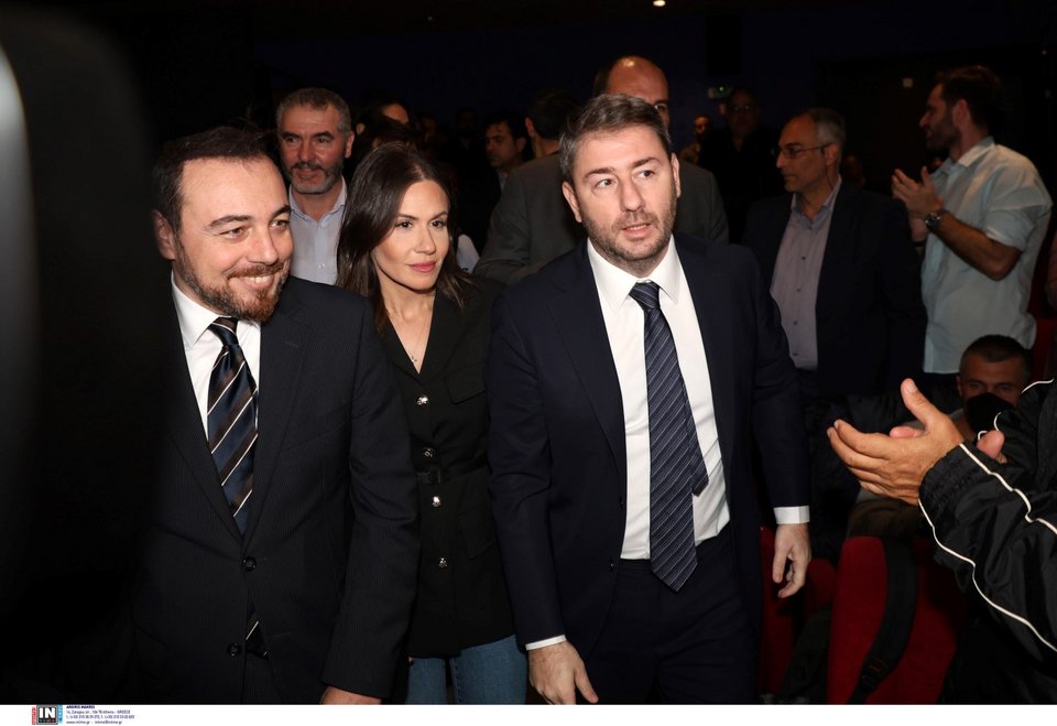 (Από αριστερά) Ο Φραγκίσκος Παρασύρης βουλευτής Ηρακλείου του ΠΑΣΟΚ, η Έλενα Βατσινά, βουλευτής Ηρακλείου και ο πρόεδρος του ΠΑΣΟΚ Νίκος Ανδρουλάκης / Φωτογραφία: Intime -Image Online
