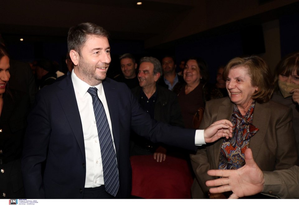 Ο Νίκος Ανδρουλάκης χαιρετάει στελέχη και φίλους του ΠΑΣΟΚ σε εκδήλωση για το Εθνικό Σύστημα Υγείας, στο Ηράκλειο Κρήτης / Φωτογραφία: Intime -Image Online