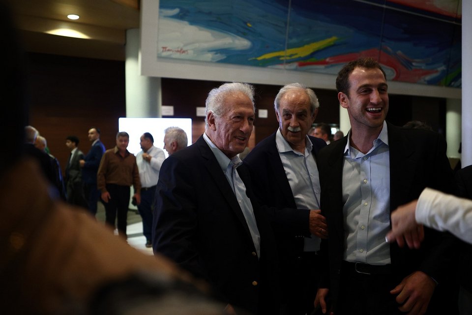 Ο πρώην υπουργός του ΠΑΣΟΚ Κώστας Σκανδαλίδης στην εκδήλωση για τον Κώστα Σημίτη / Φωτογραφία: Eurokinissi-ΒΑΣΙΛΗΣ ΡΕΜΠΑΠΗΣ