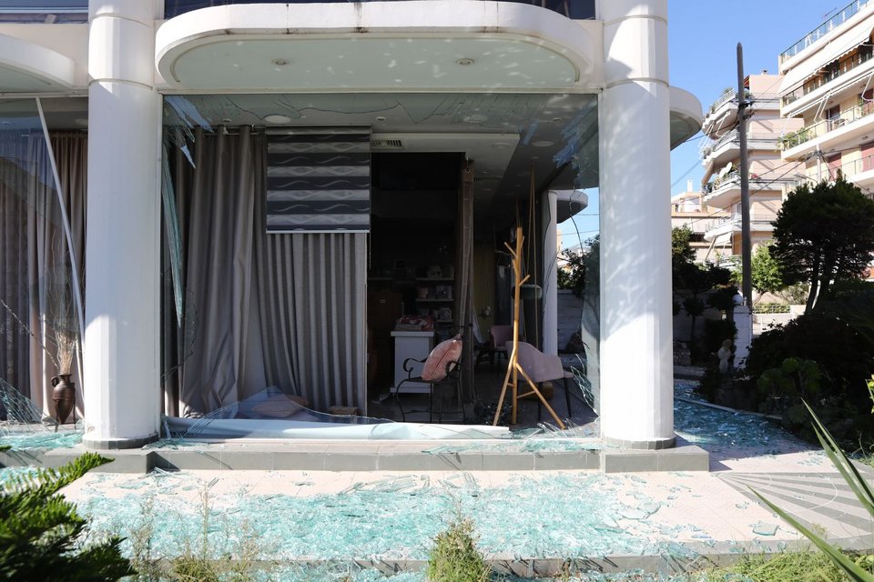 Επίθεση στην επιχείρηση του διαιτητή Ανδρέα Γκάμαρη στο Περιστέρι / Φωτογραφία: Eurokinissi