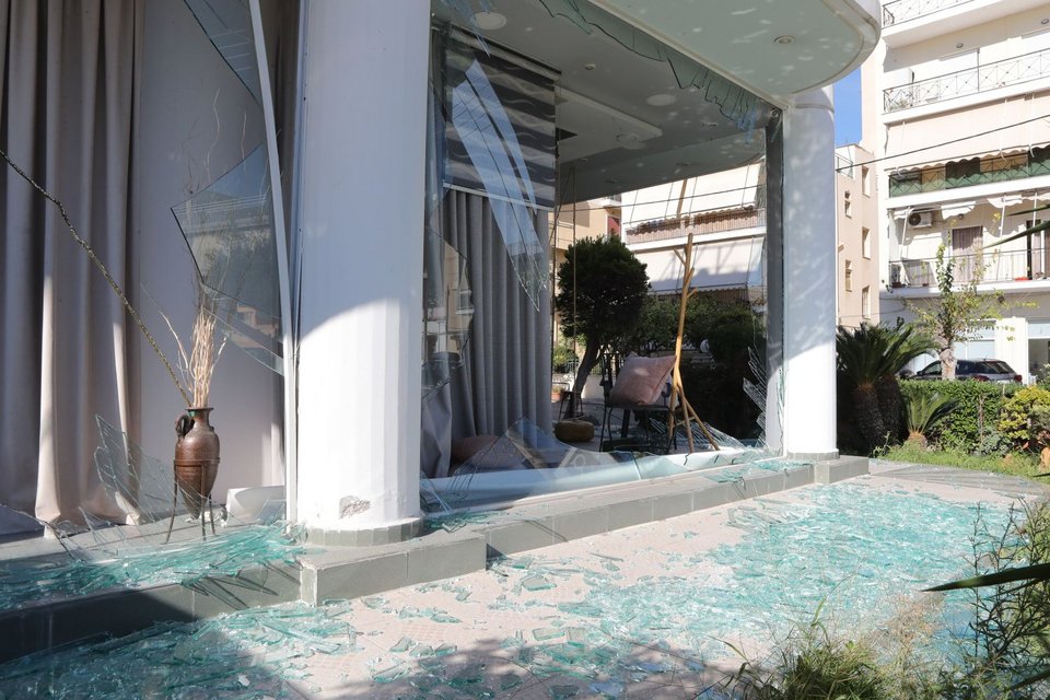 Επίθεση στην επιχείρηση του διαιτητή Ανδρέα Γκάμαρη στο Περιστέρι / Φωτογραφία: Eurokinissi